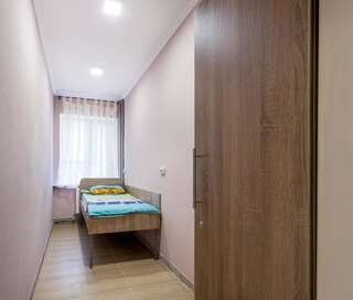 Хостелы Colorhostel Киев Одноместный номер с общим душем и туалетом-4